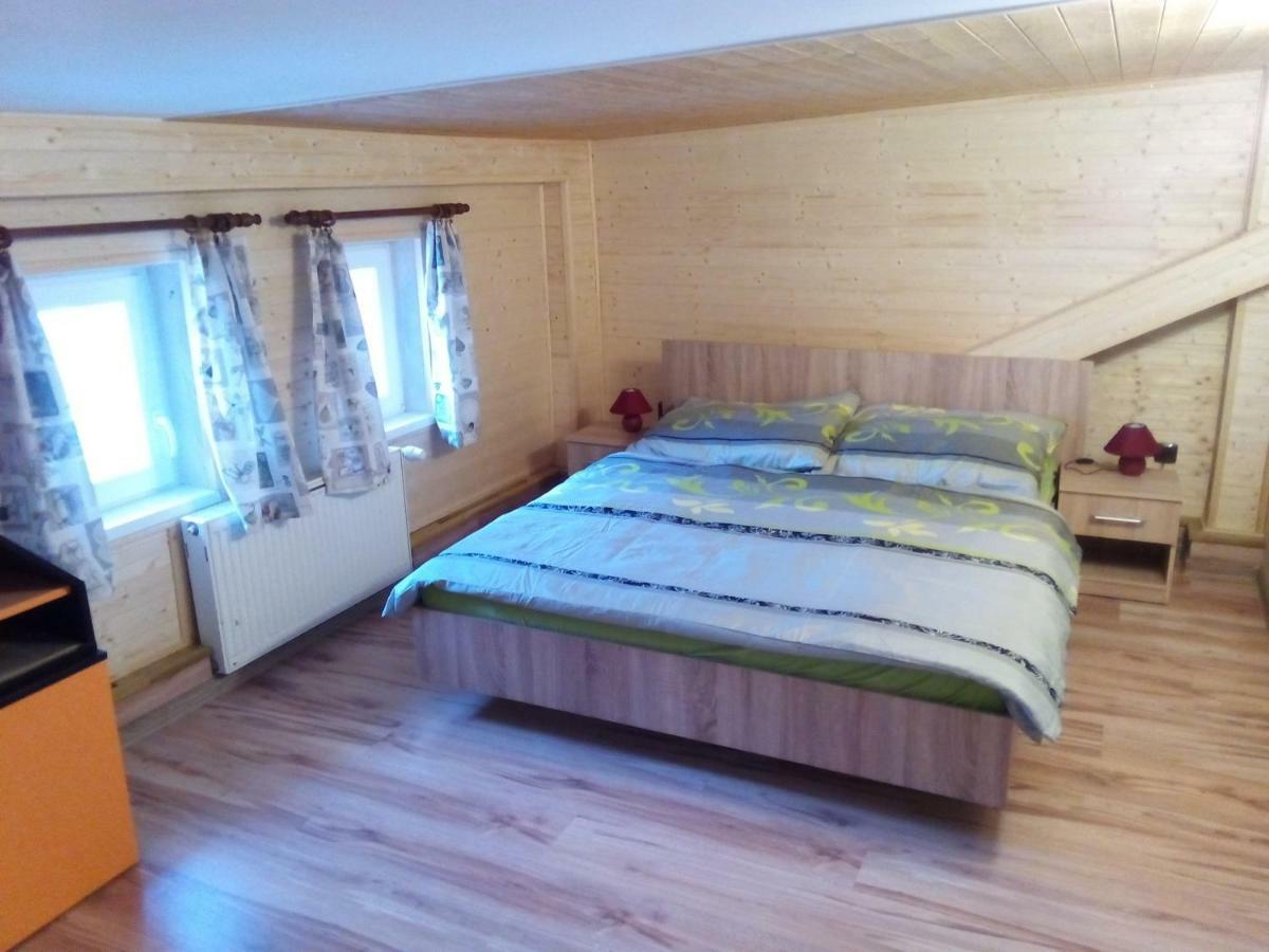 Ubytovani 67 Villa Kuncice nad Labem Bagian luar foto